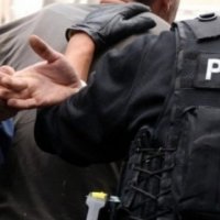 Arrestohen dy persona në Lipjan, Policia u gjeti kallashnikov në veturë