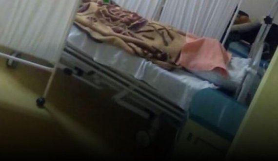 Kufoma qëndroi 6 orë në spital, drejtoresha e Shëndetësisë i hedh fajin Ministrisë së Shëndetësisë
