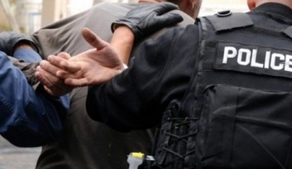 E rreh babanë, arrestohet burri nga Mitrovica