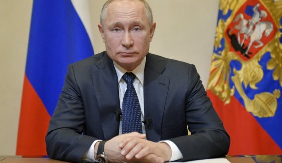 Mezi i thotë disa fjalë nga kolla dhe zënia e fytit, çfarë po ndodh me Vladimir Putinin