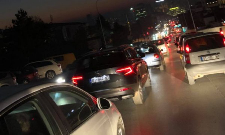 Ora policore bllokon komunikacionin në Prishtinë