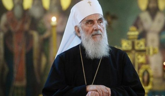Prifti serb tregon nëse do të lejohet të puthet trupi i vdekur i patriarkut Irinej