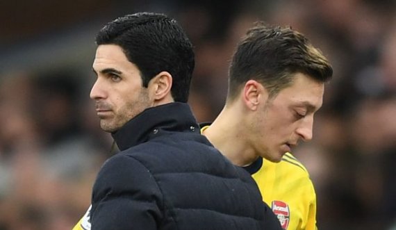 Ozil jashtë skuadre, Arteta: “Më vjen keq, askush se meriton diçka të tillë”