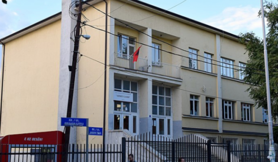 Rihapet shkolla “Ahmet Gashi”, mësimi do zhvillohet me skenarin B