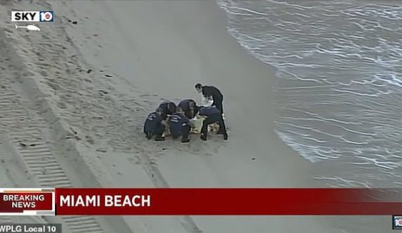Aktorja e njohur gjendet e vdekur në plazh, momenti kur nxirret trupi i pajetë