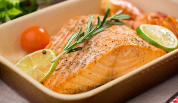 Receta e Cekës: Salmon i pjekur në furrë