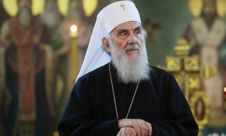 Prifti serb tregon nëse do të lejohet të puthet trupi i vdekur i patriarkut Irinej