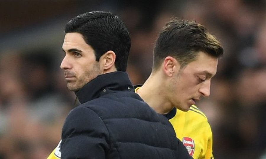 Ozil jashtë skuadre, Arteta: “Më vjen keq, askush se meriton diçka të tillë”