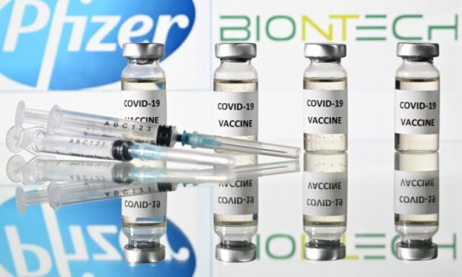 Nis vaksinimi anti-covid, Pfizer aplikon për injektimin e parë në SHBA