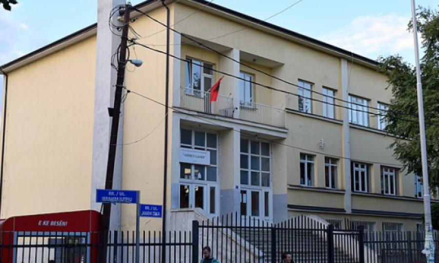 Rihapet shkolla “Ahmet Gashi”, mësimi do zhvillohet me skenarin B