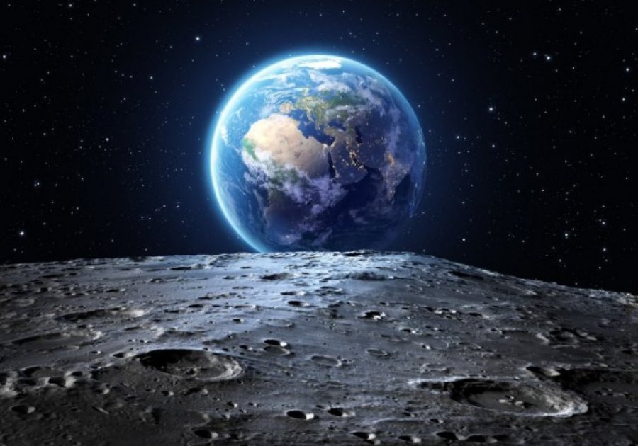 Shkencëtarët kinez deklarojnë që kanë gjetur ujë në Hënë
