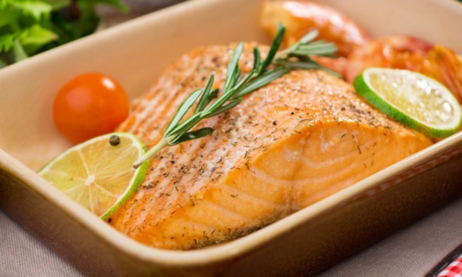 Receta e Cekës: Salmon i pjekur në furrë