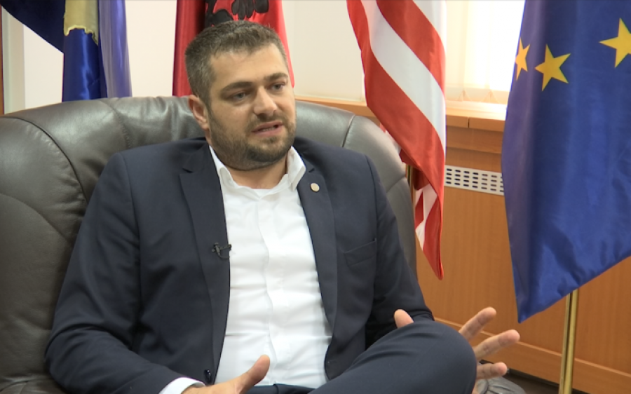 Andin Hoti: Çdo sulm ndaj Saranda Bogujevcit është sulm ndaj meje