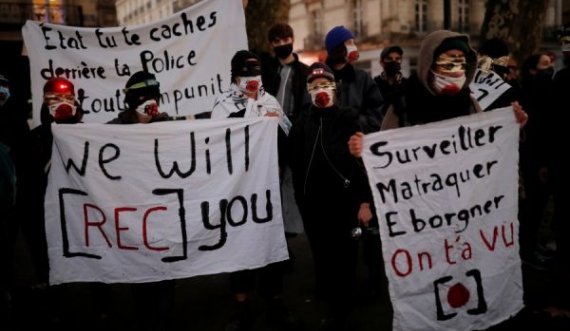 Protestuesit në Paris kërkojnë të mos ndalohet publikimi i fytyrave të policëve