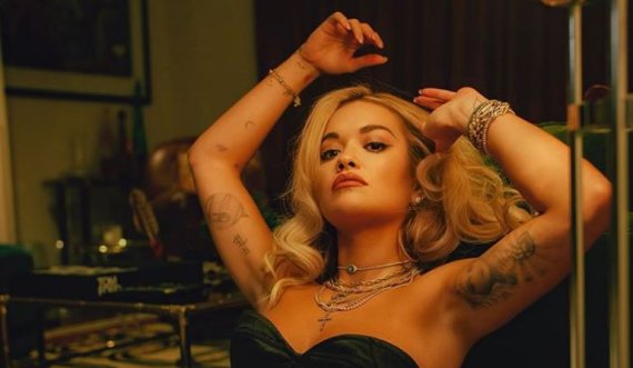 Rita Ora sapo bëri një ndryshim në look dhe ja si duket tani këngëtarja