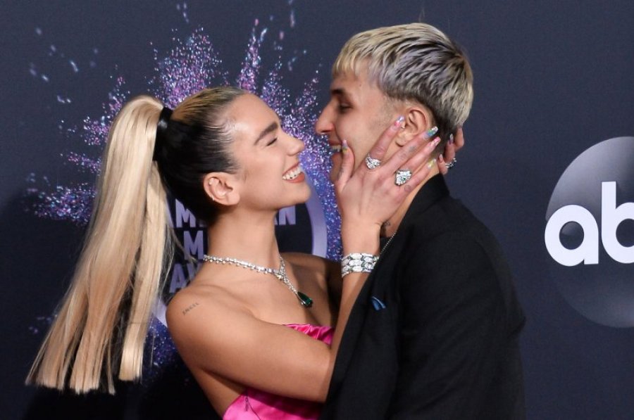 Dua Lipa surprizohet nga i dashuri