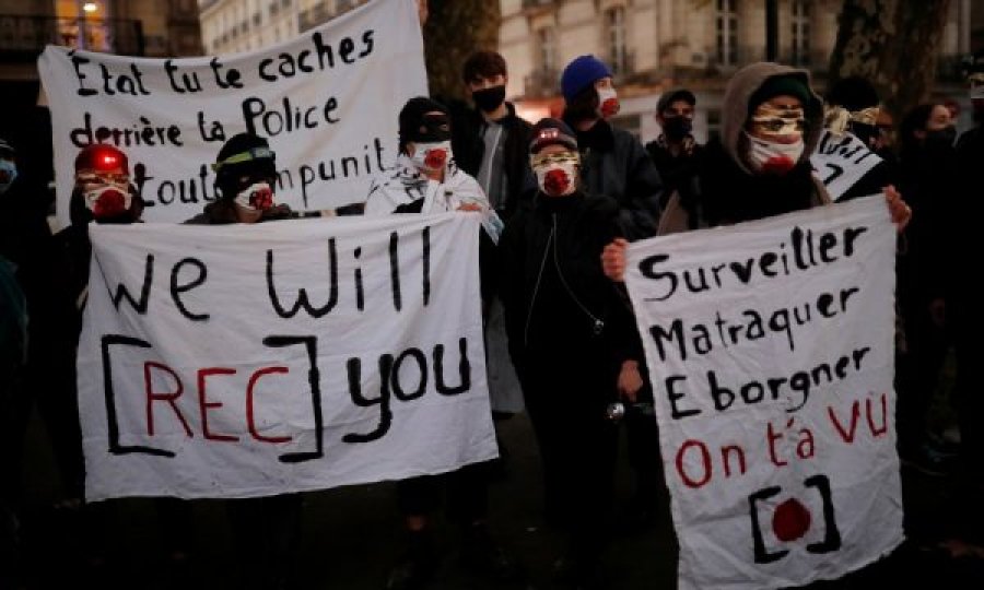 Protestuesit në Paris kërkojnë të mos ndalohet publikimi i fytyrave të policëve