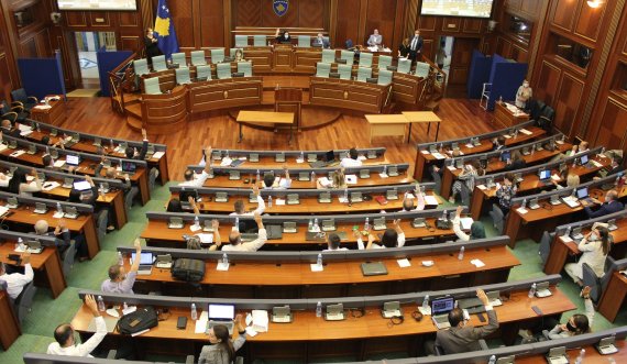 Monstrumët e ulur si deputet në Kuvend po e shkatërrojnë të ardhmen tonë dhe të shtetit të Kosovës