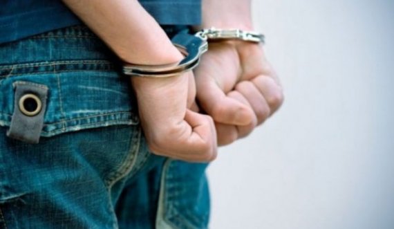 Dhunoi kunatën, arrestohet 48-vjeçari