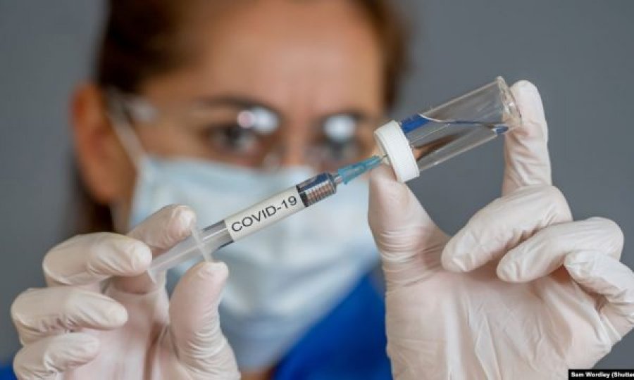 Vaksina e Oksfordit tregon 70 për qind mbrojtje ndaj koronavirusit