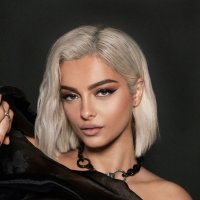 Del videoja: Bebes sa si doli gjoksi në eventin AMA