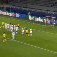 Sancho shënon një gol të bukur nga goditja e lirë