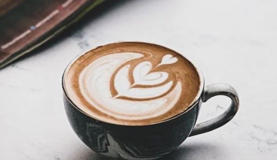 Nga luhatja e humorit deri tek depresioni, ja nga çfarë do të “shpëtoni” nëse konsumoni kafe rregullisht sipas shkencës