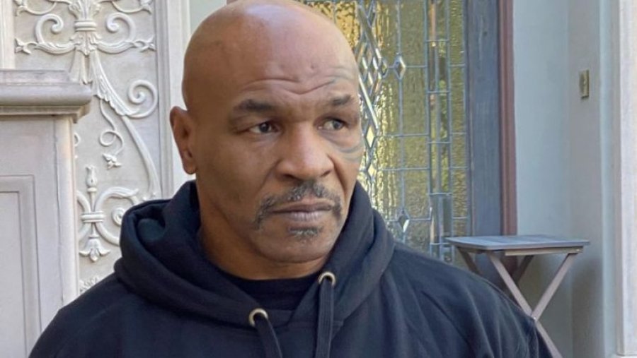 Mike Tyson ka humbur 45 kilogramë para meçit ndaj Jones, heq bluzën në televizion dhe tregon mënyrën deri te suksesi