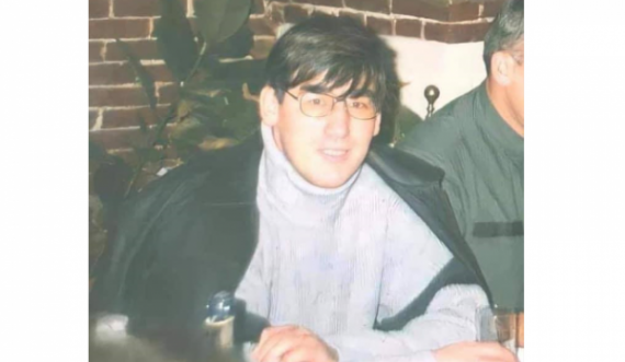 A e njihni politikanin e njohur në këtë foto?