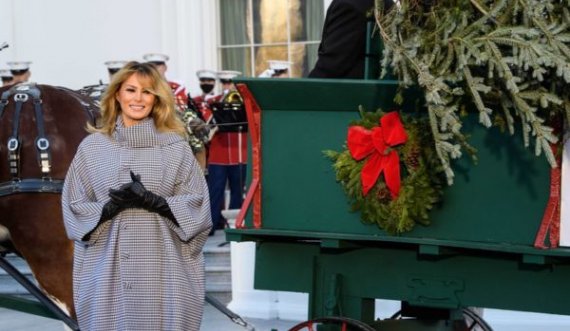 Melania pret bredhin e fundit të Krishtlindjeve në Shtëpinë e Bardhë