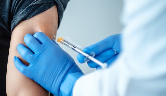 Ky shtet paralajmëron se fillon vaksinimin Anti Covid në janar, prioritet infermierët dhe të moshuarit