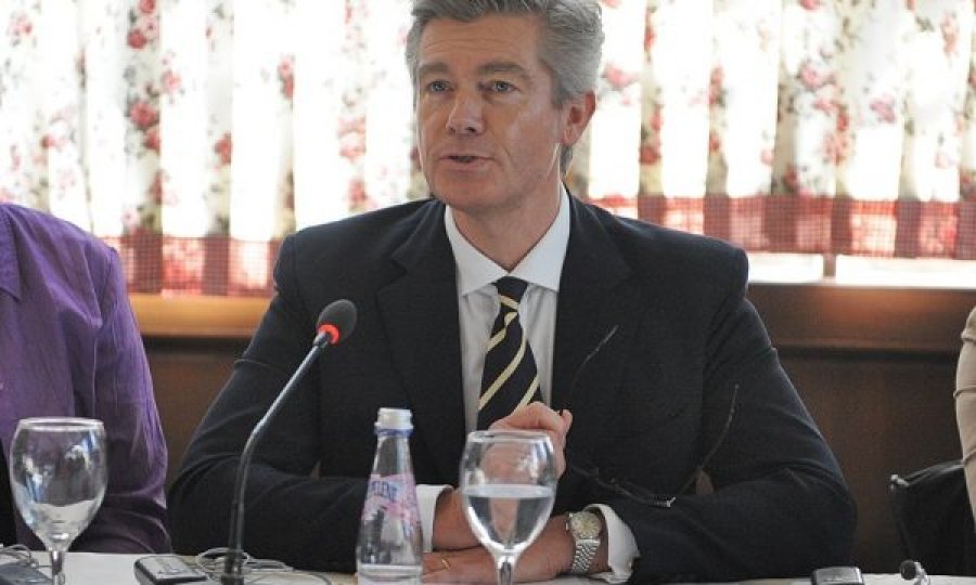 Simmons i përgjigjet EULEX-it: Hetimi ndaj meje ishte hakmarrje, kërkova sundimin e ligjit në Kosovë