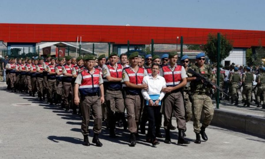 Qindra persona burgosen përjetësisht në Turqi për përpjekjen për grusht shtet në vitin 2016