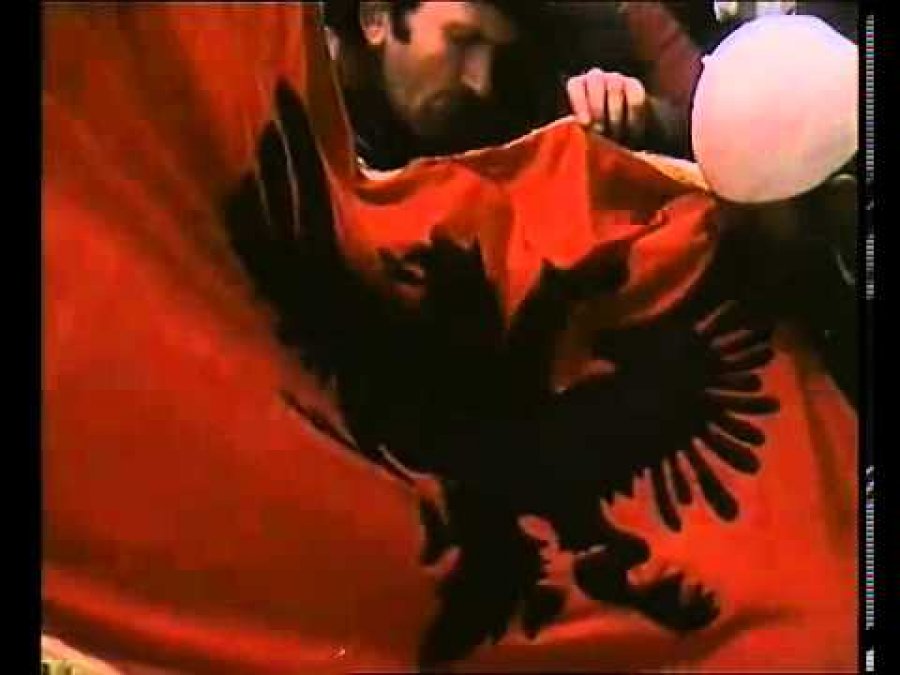 Nipi e zbulon flamurin personal të Isa Boletinit: E ka ngritur me 30 qershor 1912