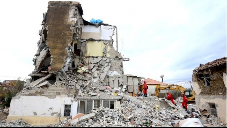 Sot bëhen një vit nga tërmeti që ndodhi në Shqipëri që la të vdekur 51 persona