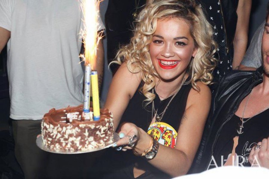 Rita Ora feston sot ditëlindjen, kaq vjet i mbush