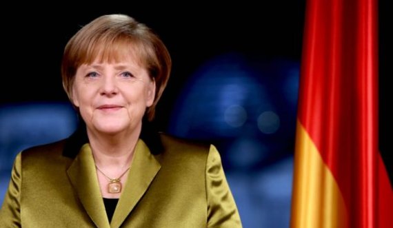 Merkel merr vaksinën AstraZeneca