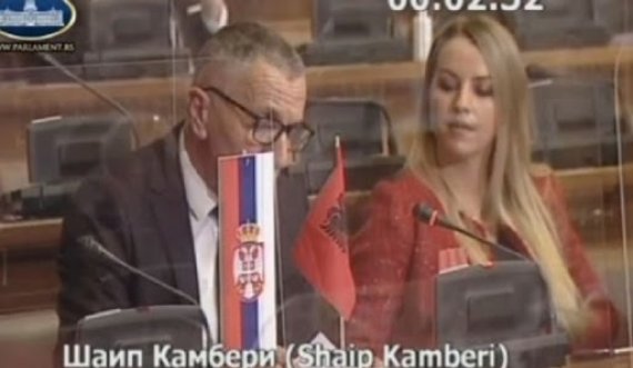 Ngriti flamurin shqiptar në Kuvendin e Serbisë, flet deputeti: Ata duhet ta pranojnë tani jemi të lirë!