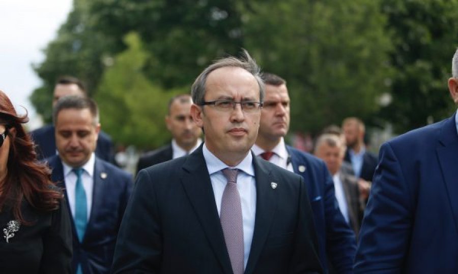 Reagon Hoti: Nuk jap dorëheqje, zgjedhim presidentin ose shkojmë në zgjedhje