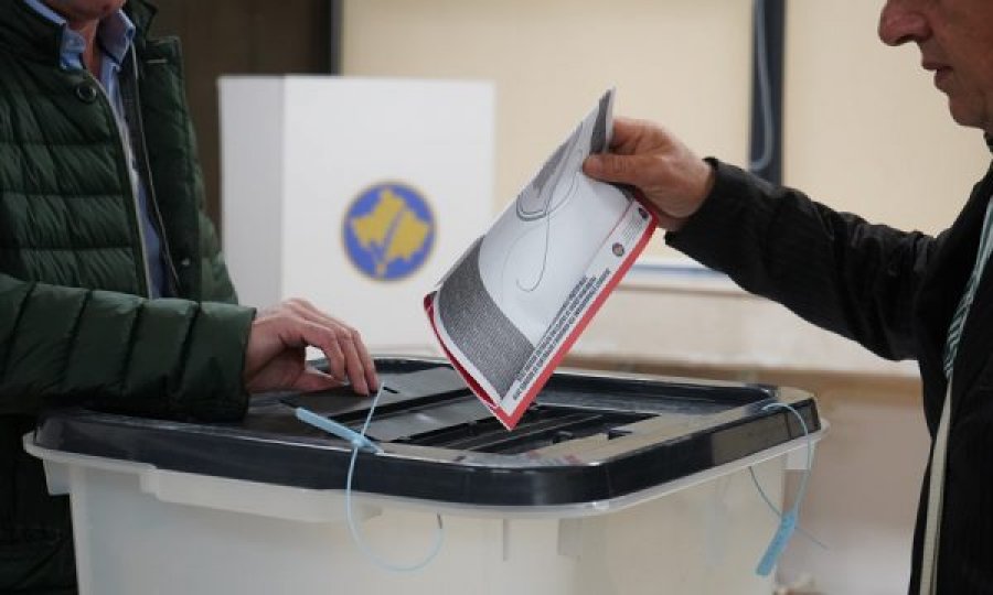 Dy persona dyshohet se fotografuan votën në Podujevë