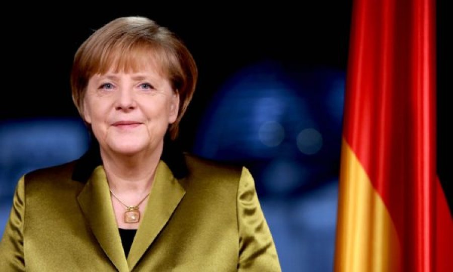 Merkel merr vaksinën AstraZeneca