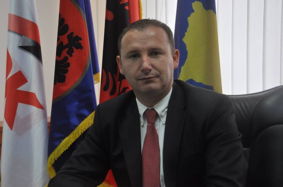 Ministri Zemaj uron 28 Nëntorin, bën thirrje për të qëndruar në shtëpi 