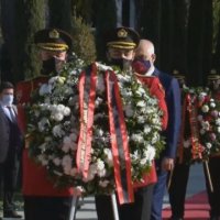 Edi Rama: Këtë festë po ua uroj Thaçit dhe bashkëluftëtarëve të tij që sot nuk gjenden në shtëpi