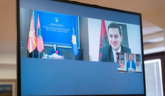 Tre ministrat e jashtëm shqiptarë bëhen bashkë për 28 Nëntor
