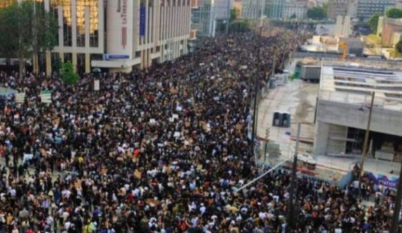 Protesta kundër dhunës policore, përdoret gazi lotsjellës