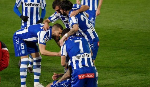 Alaves ia “terron” Real Madridit midis Alfredo di Stefanos