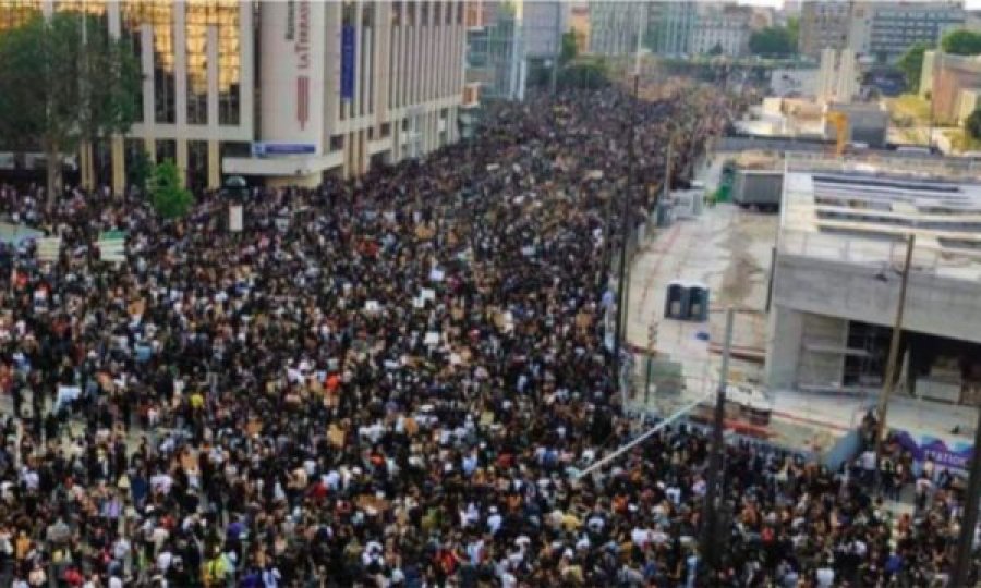 Protesta kundër dhunës policore, përdoret gazi lotsjellës