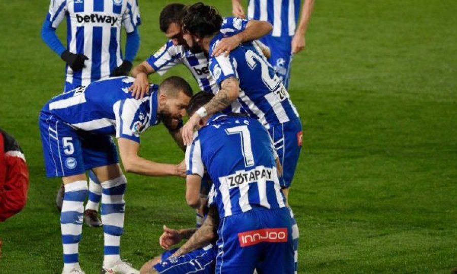 Alaves ia “terron” Real Madridit midis Alfredo di Stefanos