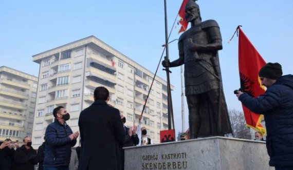  Reagon autori i shtatores së Skënderbeut në Prizren 