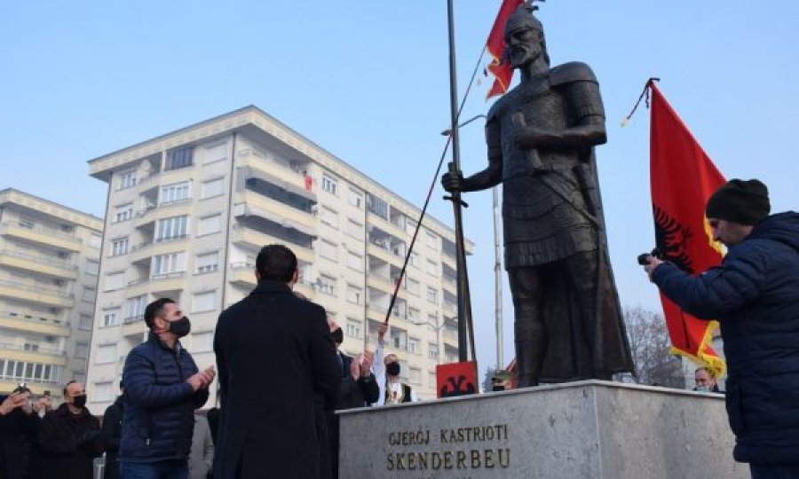  Reagon autori i shtatores së Skënderbeut në Prizren 